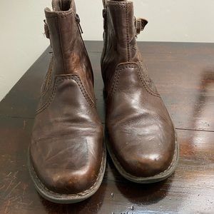 Clarks leather boots sz 8 1/2 M